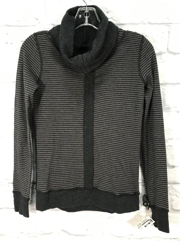 Sweatshirt for cozy street fashion -Sweatshirts for relaxing at the beach -Athletic Sweatshirt Crewneck By Lululemon In Black & Grey, Size: Xs