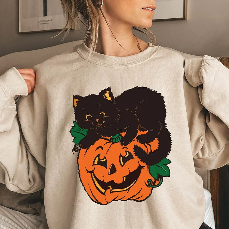 Sweatshirt for trendy travel style -Sweatshirts for cozy winter layers -Black Cat Pumpkin Sweatshirt