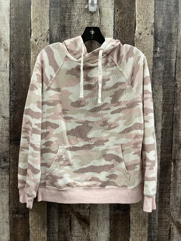 Sweatshirt for casual layering -Sweatshirts for vacation style -Sweatshirt Hoodie By So In Camouflage Print, Size: M