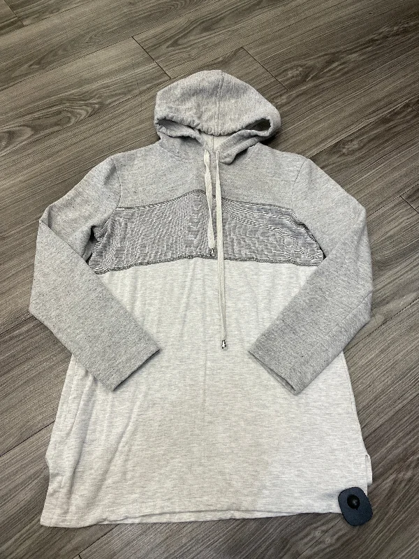 Sweatshirt for chic athletic wear -Sweatshirts for catching flights -Sweatshirt Hoodie By Maurices In Grey, Size: S